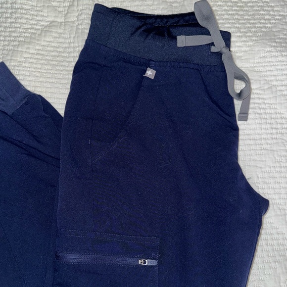 FIGS Zamora Jogger Scrub Pant - Picture 2 of 4